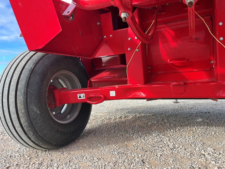 2017-massey-ferguson-1840-image-11