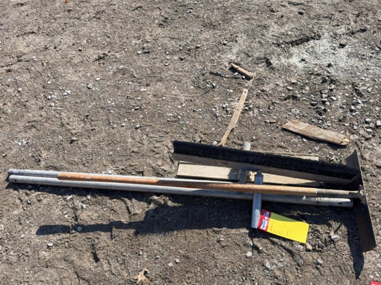 30"-float-with-2-handles-+-3'-brush-and-rake-image-1