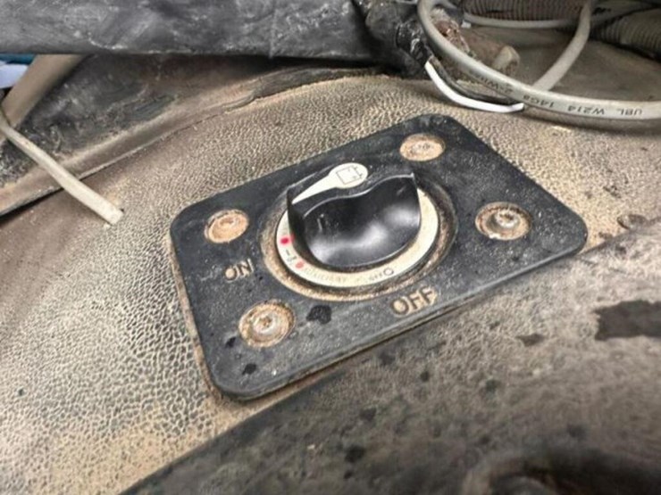 2018-freightliner-114sd-image-45