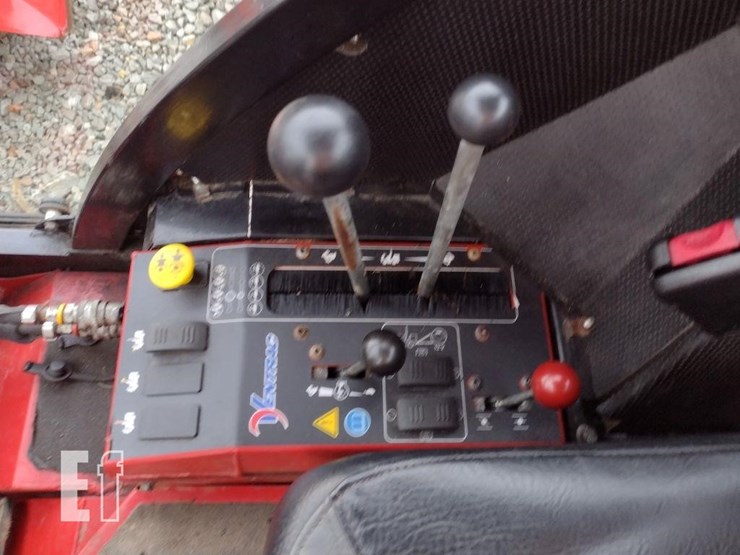 ventrac-3400l-lawn-mower-w/broom-image-9