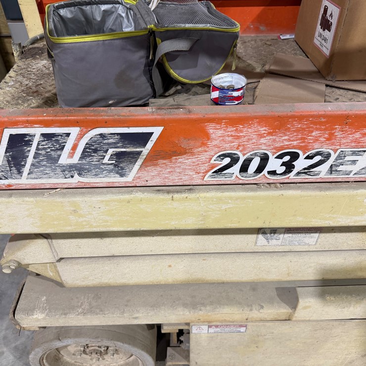 JLG 2032E2