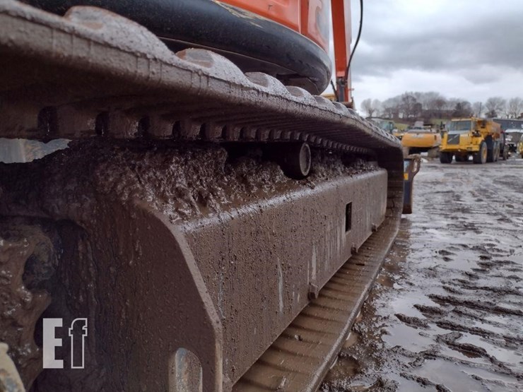 2014-hitachi-zx35u-image-38