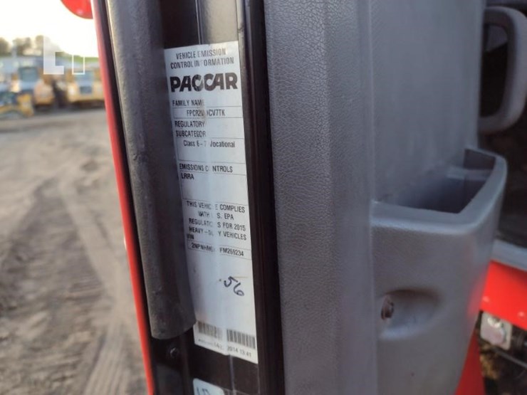 peterbilt-330-image-5