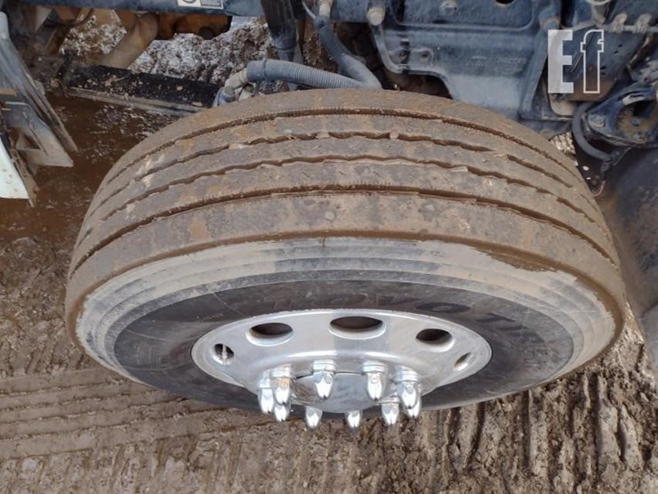 2008-peterbilt-365-image-19