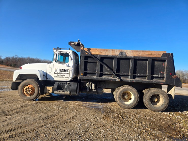 1999-mack-rd690s-image-9