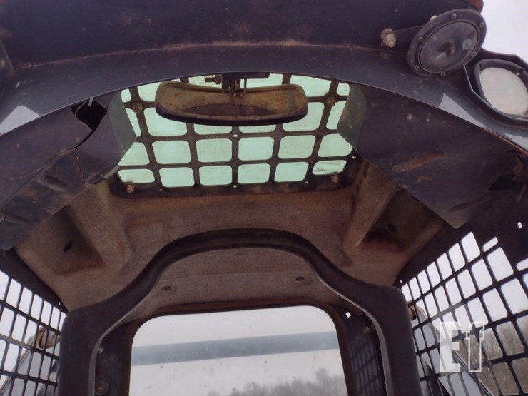 2019-deere-317g-image-13