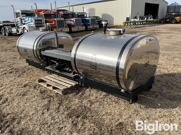 chem-farm-front-mounted-720-gal-fertilizer-tanks-image-1
