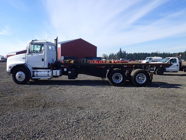 1999-freightliner-fl112-image-8