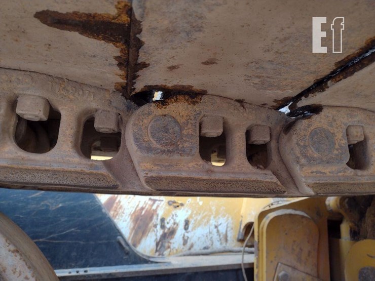 2012-deere-700k-lgp-image-41