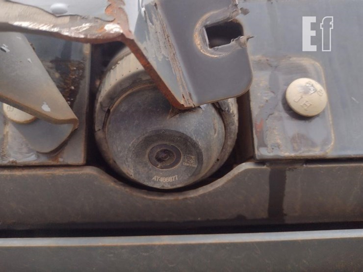 2021-deere-331g-image-35