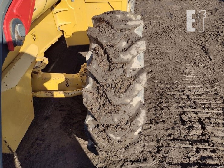 2018-deere-410l-image-23