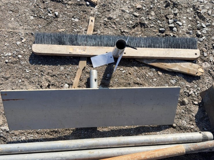 30"-float-with-2-handles-+-3'-brush-and-rake-image-2