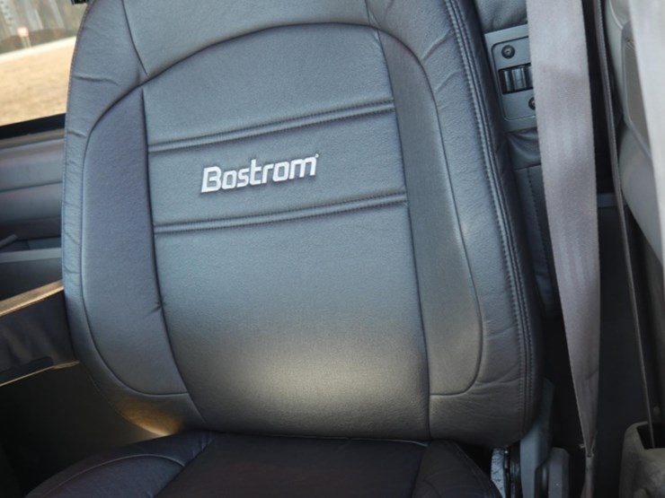 2018-kenworth-w900-image-18