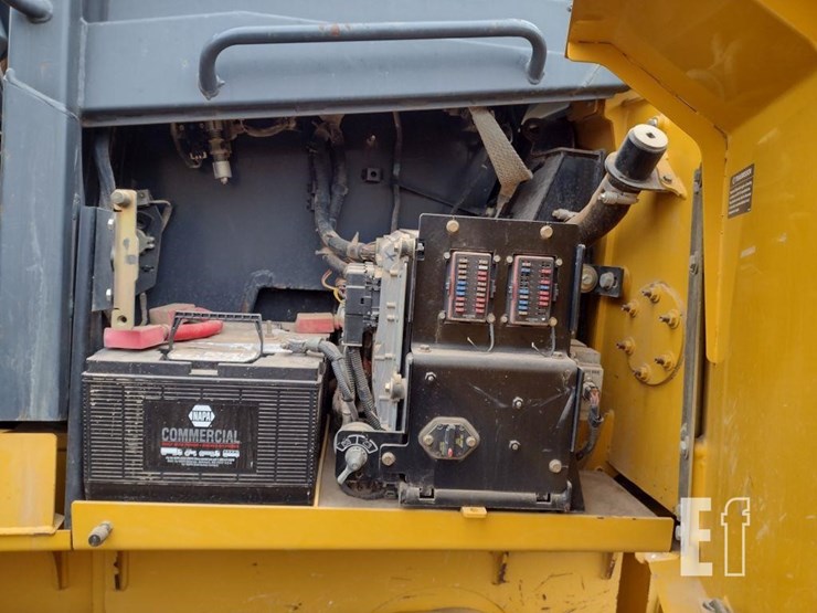 2012-deere-700k-lgp-image-45