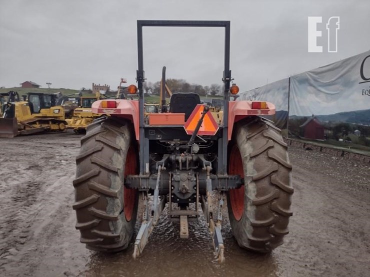 10-kubota-m108-tractor-image-4