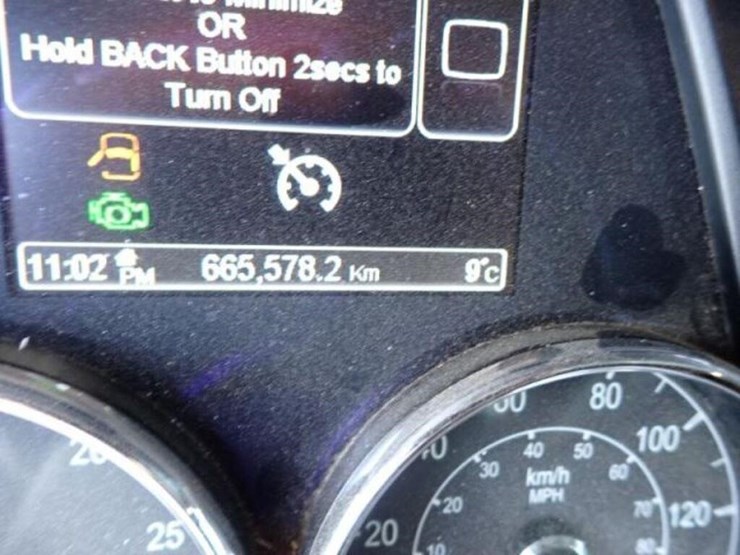 2016-peterbilt-567-image-18