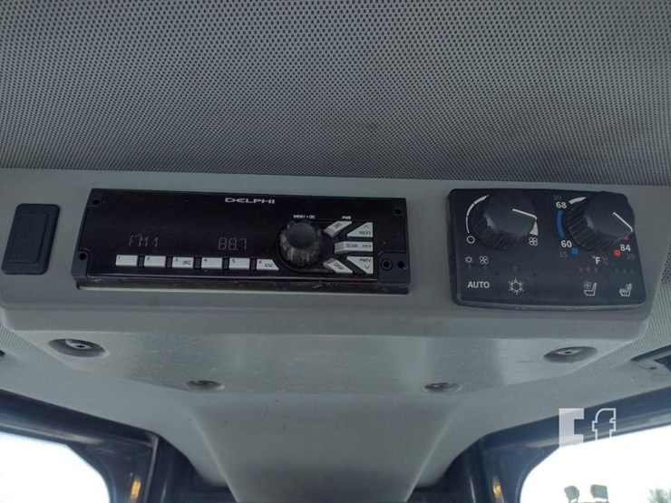 2022-deere-700l-lgp-image-11