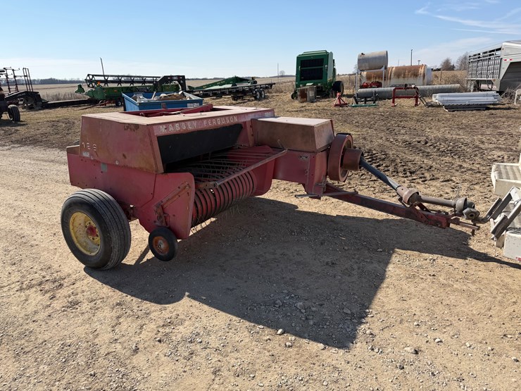 massey-ferguson-126-image-4