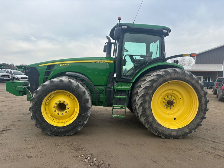 john-deere-8320-image-2