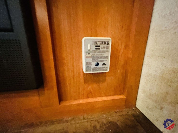 2011-keystone-hornet-platinum-31rbds-t/a-camper-trailer-image-69