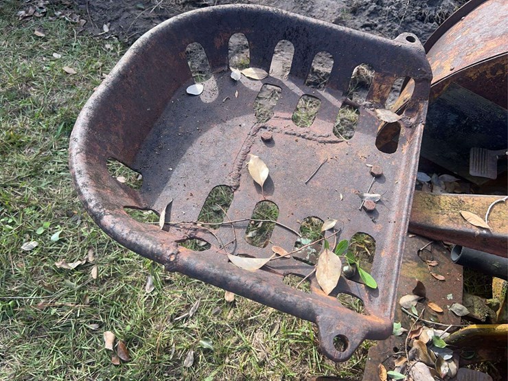 caterpillar-fifteen-crawler-image-25