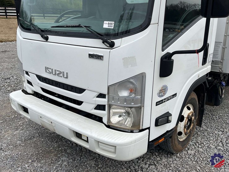 2019-isuzu-npr-image-15