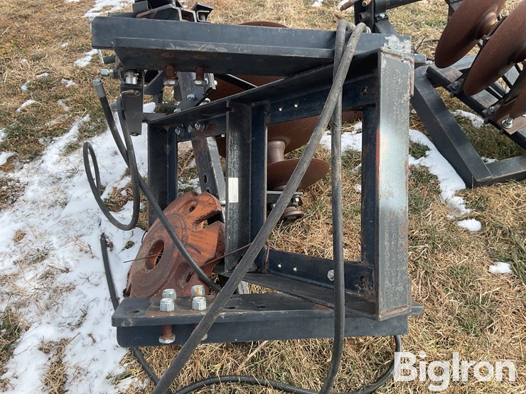 mounted-pivot-track-closer-image-18