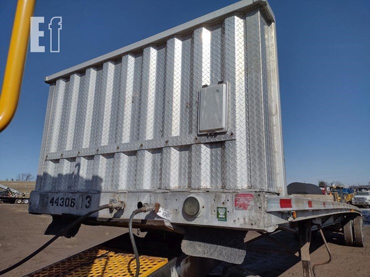 93-ravens-trailer^title^-image-2