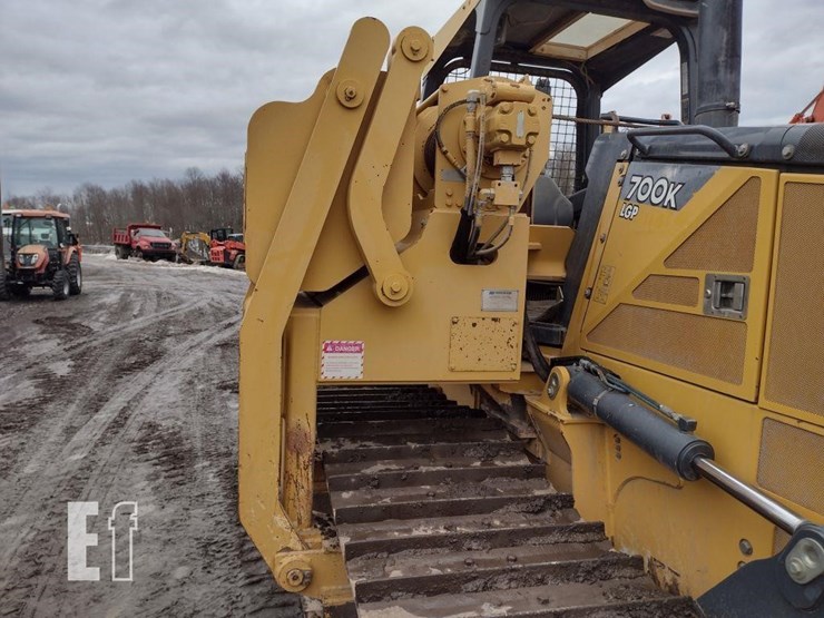 2012-deere-700k-lgp-image-53