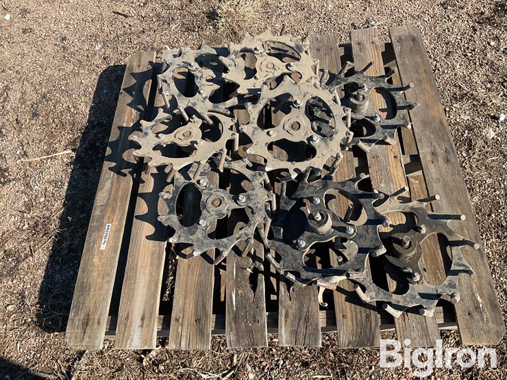 planter-closing-wheels-image-3