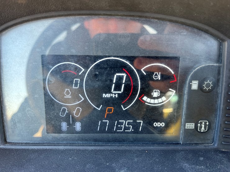 2021-john-deere-gator-image-14