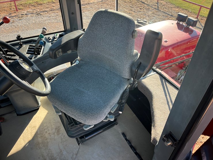 2004-versatile-2360-image-23