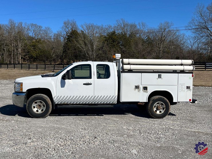 2010-chevrolet-silverado-s/a-service-truck-image-2