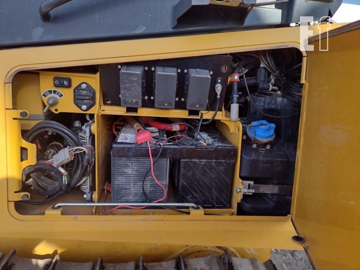 2021-deere-650k-lgp-image-46