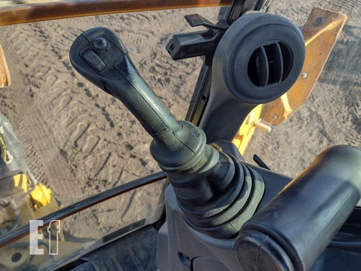 2018-deere-410l-image-14