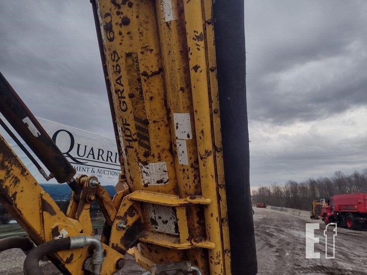 2002-massey-ferguson-4233-image-24