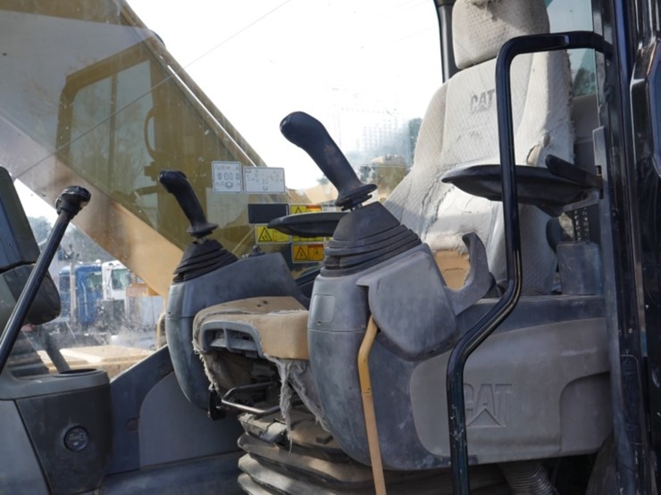 caterpillar-320dl-image-12