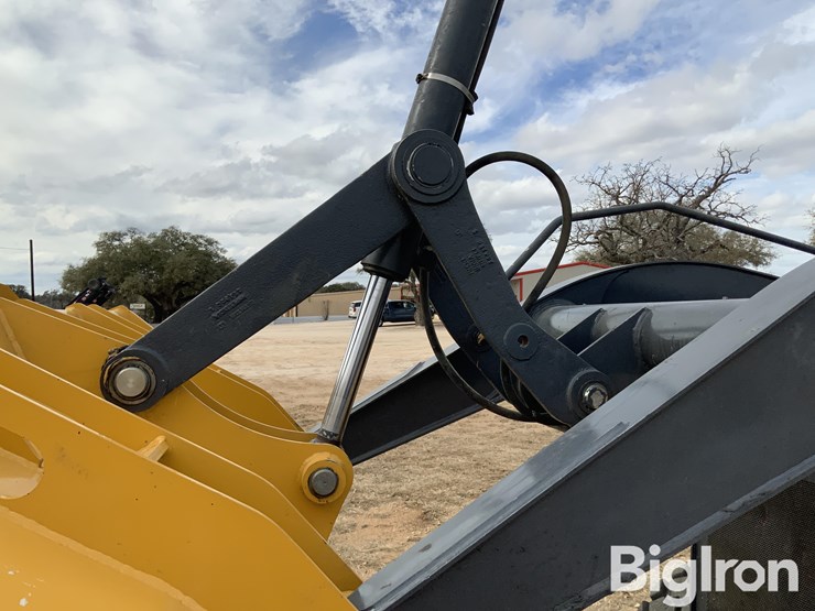 2022-deere-310l-ep-image-11