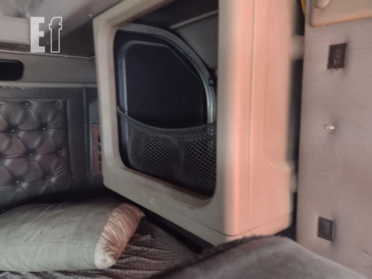 2000-international-9900-image-17