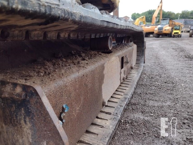 2022-deere-26g-image-37