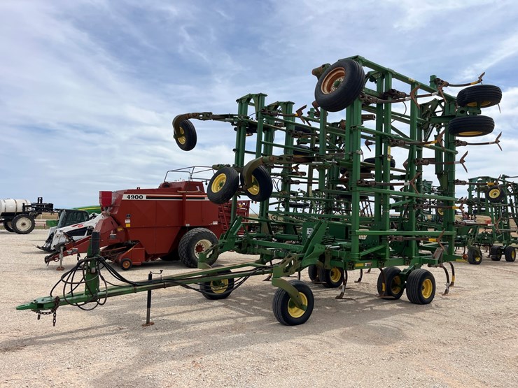 2005-john-deere-2410-image-1