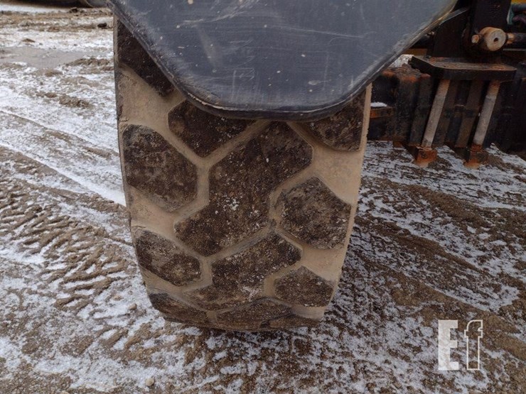 2015-caterpillar-tl1055c-image-24