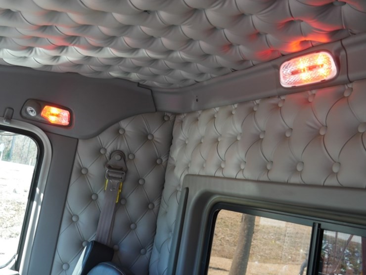 2018-kenworth-w900-image-23