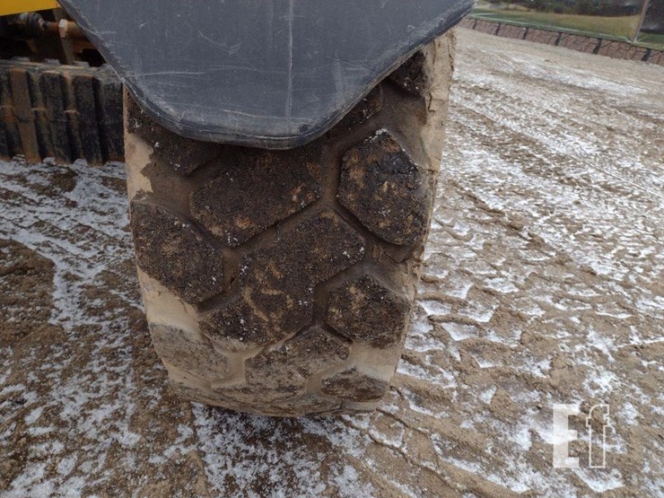 2015-caterpillar-tl1055c-image-23