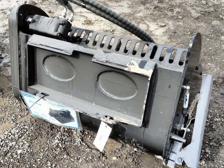 #320-•-mini-skid-steer-mixing-bucket-32"-image-2