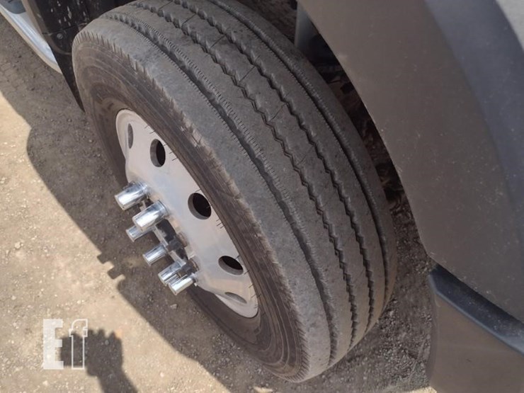 18-ford-f550-image-19