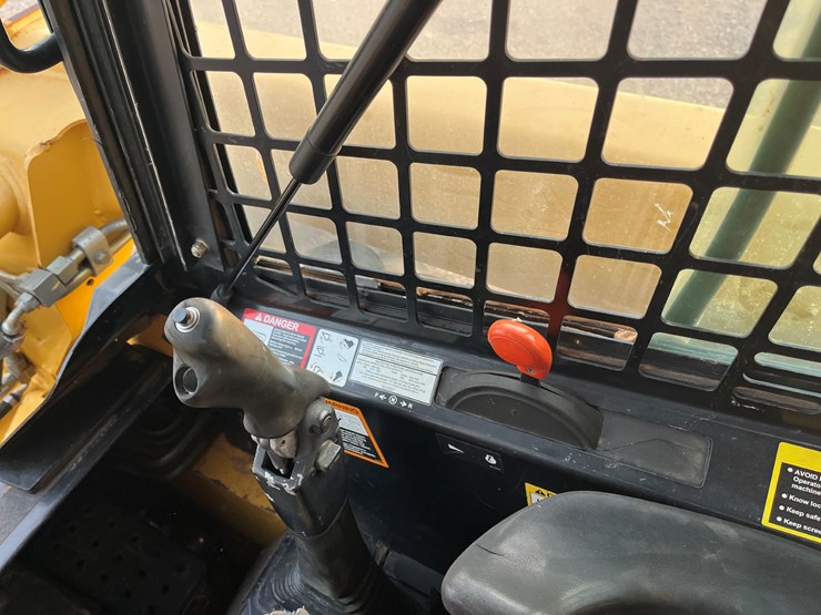 #t15612-•-2006-john-deere-320-skid-steer-image-12