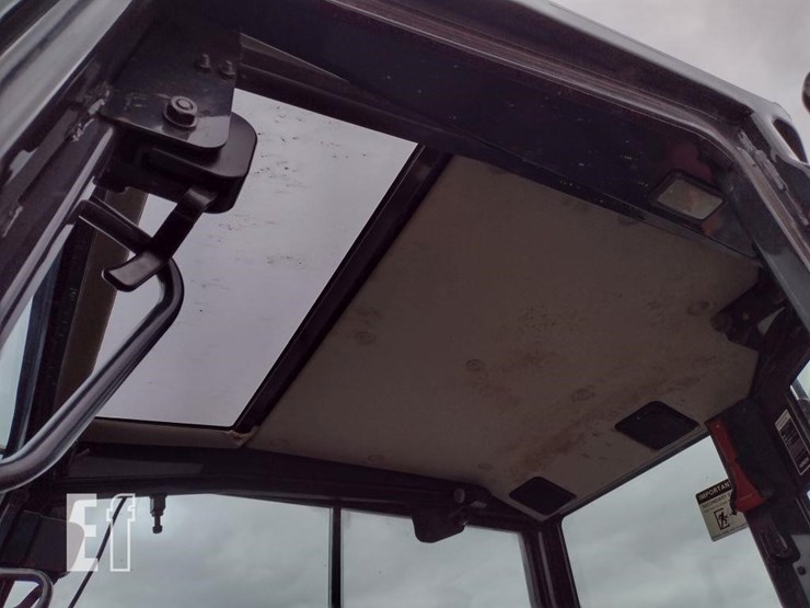 2014-hitachi-zx35u-image-14