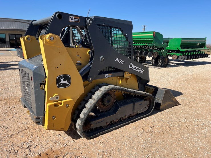 2019-deere-317g-image-10