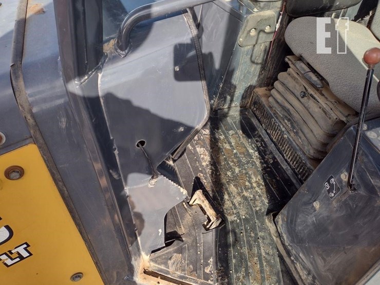 2008-deere-750j-lt-image-12